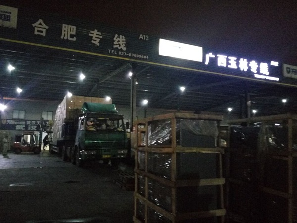 戈爾曼服裝廠定製500kg午夜最污视频APP配套熨燙設備使用發貨案例圖