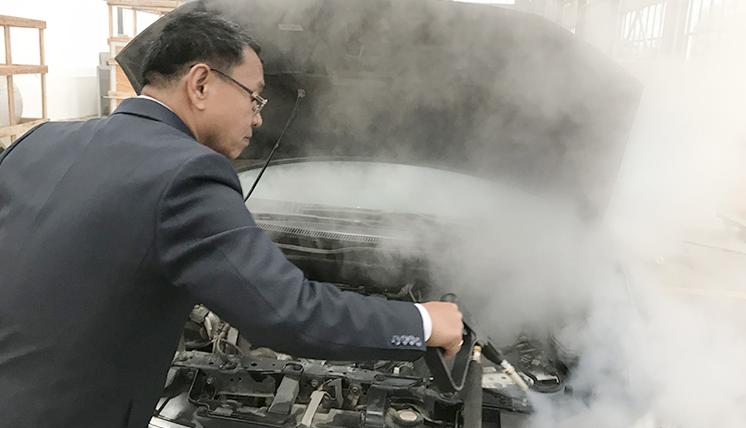 擁有一台洗車消毒蒸汽發生器在家就能洗車消毒