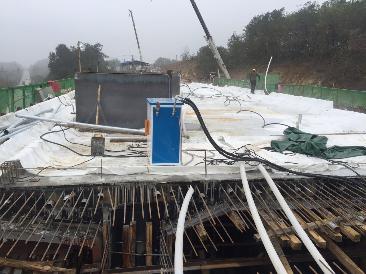 電熱蒸汽發生器進行養護混凝土