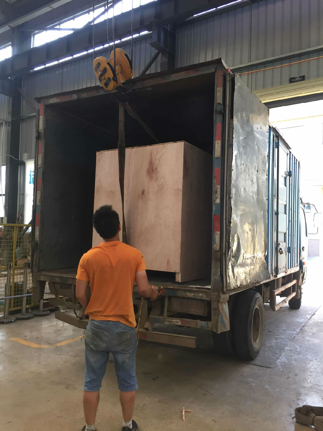 定製PLC實驗研究蒸汽發生器打包完成，準備吊裝上車啟程啦