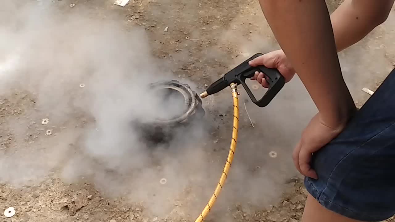油汙鏽斑清洗使用河北高溫清洗電蒸汽發生器效果徹底嗎？