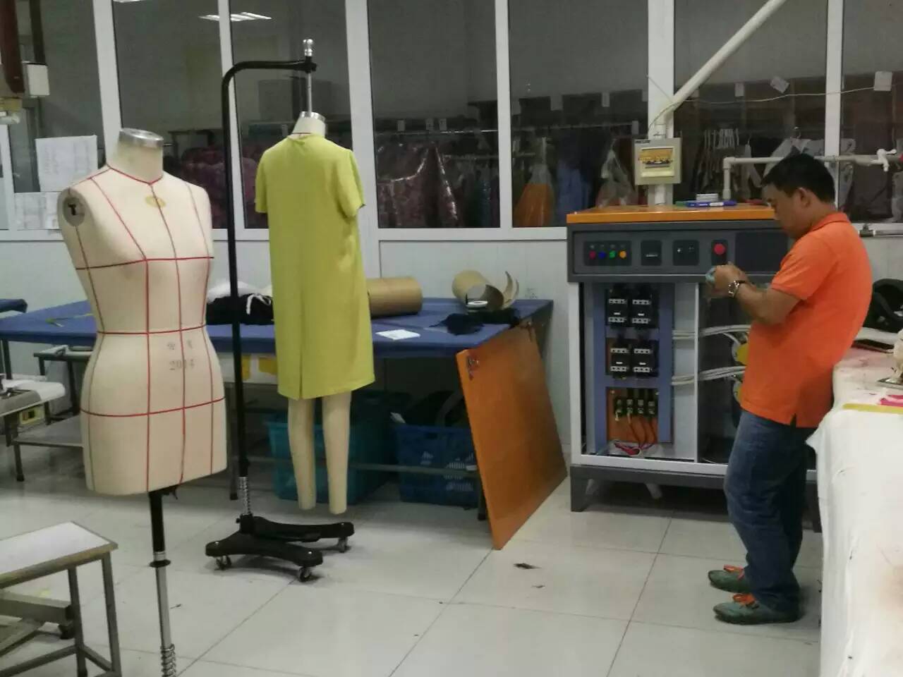 高熱效，拒絕浪費，服裝廠加工使用廣東整燙電蒸汽發生器